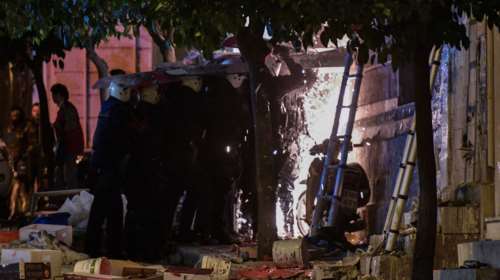 Κουκάκι:  Τα ΜΑΤ μπαίνουν στην κατάληψη - βίντεο