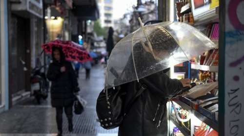 Ο καιρός την Κυριακή: Βροχές και παροδικές χιονοπτώσεις