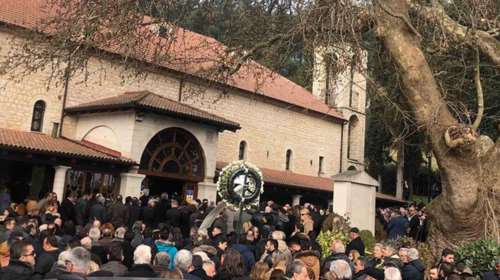 Πλήθος κόσμου για το τελευταίο αντίο στον Θόδωρο Νιτσιάκο