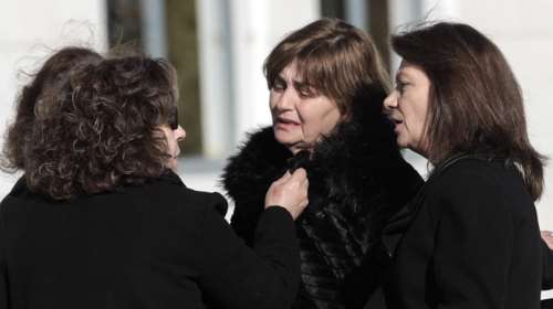 Η μάνα της Τοπαλούδη ξεσπά: «Θα σας πάρω την ψυχή δολοφόνοι» [βίντεο]