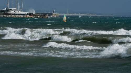 Αίσιο τέλος με τον σέρφερ στη Ραφήνα
