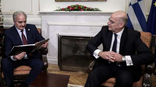 &quot;Ετοιμοι να βοηθήσουμε και με δυνάμεις&quot; - Τι εννοούσε ο Δένδιας