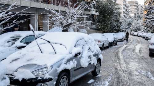 Πώς να βγάλετε τον πάγο από το παρμπρίζ του αυτοκινήτου σας