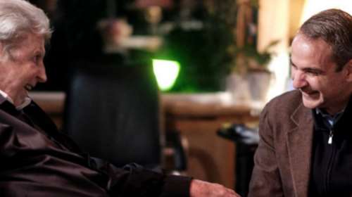 Επίσκεψη Μητσοτάκη σε Θεοδωράκη: Mε έναν Μεγάλο Ελληνα