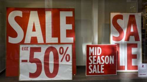 Ξεκινούν σήμερα οι καλοκαιρινές εκπτώσεις στα εμπορικά καταστήματα