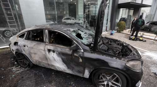 Πυρπόλησαν αυτοκίνητα σε αντιπροσωπεία στη Γλυφάδα