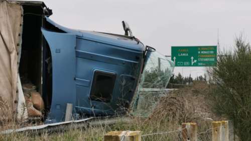 Τροχαίο με νταλίκα έξω από τη Λάρισα – Ουρές οχημάτων [εικόνες]