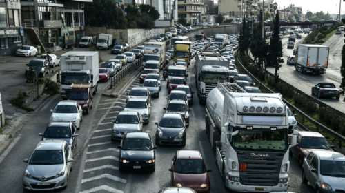 Στο "κόκκινο" και σήμερα ο Κηφισός - Καθυστερήσεις στην Αττική Οδό - Δείτε live την κίνηση