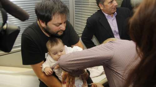 Συνήγορος του Πολίτη: Αυστηρές συστάσεις για εμβολιασμό των παιδιών