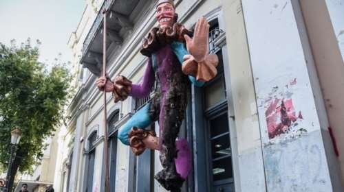 Απίστευτο: Συνελήφθη ιερέας για εμπρησμό καρνάβαλων στην Πάτρα