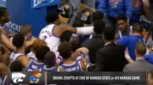 ΗΠΑ: Πολύ ξύλο σε αγώνα μπάσκετ -Πέταξαν και σκαμπό [βίντεο]