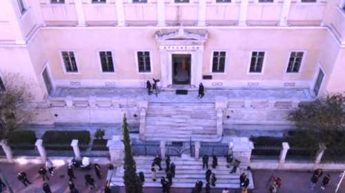 Eκπληξη από την ΕΡΤ: Kάλυψε με drone την εκλογή της νέας ΠτΔ