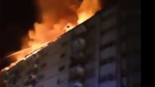 Τουρκία: Κτίριο τυλίγεται στις φλόγες μετά τον σεισμό