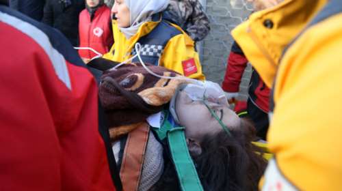 Σεισμός στην Τουρκία: Εγκλωβισμένοι για 12 ώρες στους -12°C