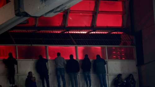 Επεισόδια έξω από το ΟΑΚΑ - Κάηκε περιπολικό