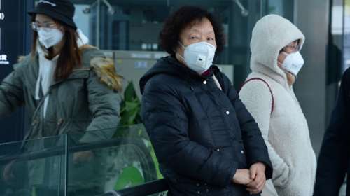 «Σαρώνει» ο κοροναϊός: 80 νεκροί, 2.744 κρούσματα