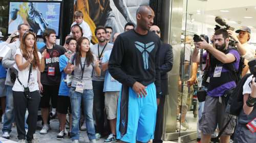 Μπράιαντ: Το ταξίδι στην Αθήνα, η βόλτα στην Ερμού &amp; ο ήλιος [εικόνες]