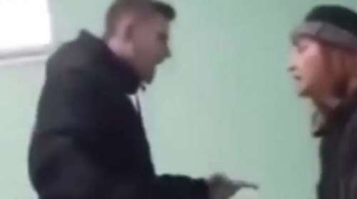 Απίστευτο βίντεο με μαθητή να τραμπουκίζει καθηγήτρια