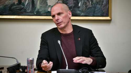 Βαρουφάκης απαντά στον Γιούνκερ: Με τιμά με την απέχθειά του, τον ευχαριστώ