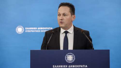 Live η ενημέρωση συντακτών από τον Στέλιο Πέτσα