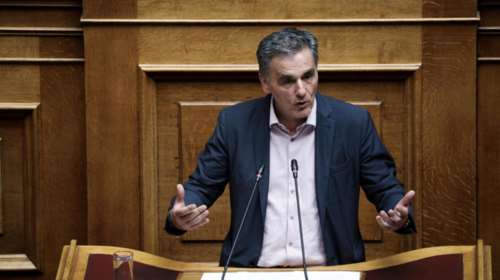 Ερώτηση Τσακαλώτου στη Βουλή: Με ποιο τρόπο η Ν.Δ. ενισχύει τη μεσαία τάξη;