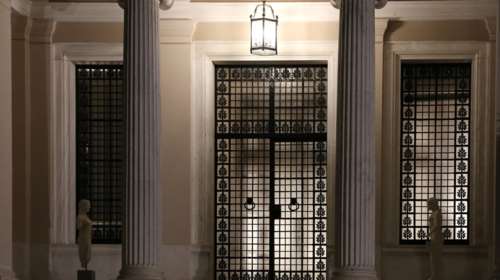 Μαξίμου: Υπεράνω ομάδων η κυβέρνηση  - Λαϊκισμός από ΣΥΡΙΖΑ