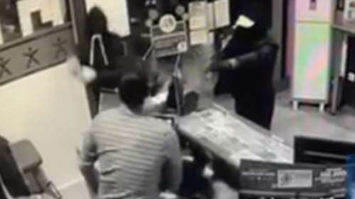 Πήγαν να ληστέψουν πρακτορείο και τους επιτέθηκε ο ιδιοκτήτης [βίντεο]