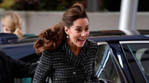 Κέιτ Μίντλετον: Σηκώθηκε η φούστα της - έπαθε σοκ [Εικόνες]