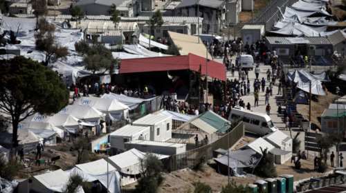Επεισόδια στη Μόρια με πετροπόλεμο και χημικά