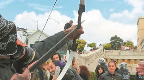 Ποιος είναι ο «τοξοβόλος» του Συντάγματος και η συνεργός της Ρούπα