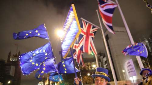 Brexit: Ομιλία Τζόνσον, αντίστροφή μέτρηση και σόου με λέιζερ