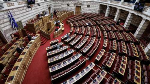 Ενός λεπτού σιγή για τους ήρωες των Ιμίων...σε μια άδεια Βουλή