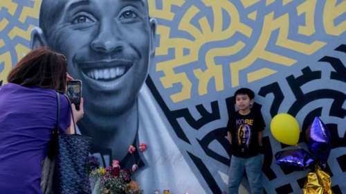 Καλλιτέχνες δρόμου απαθανατίζουν τον Κόμπι Μπράιαντ