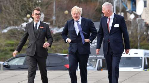 Πάρτι Τζόνσον στη Ντάουνιγκ Στριτ για να υποδεχθεί το Brexit