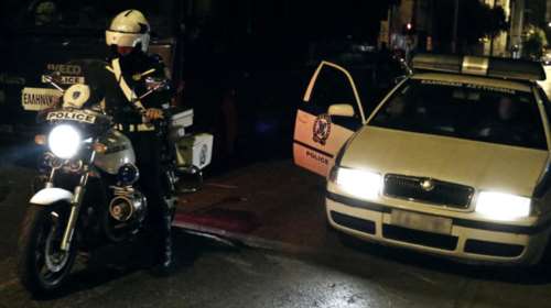 Άγρια συμπλοκή έξω από το hot spot του Σκαραμαγκά με ένα νεκρό