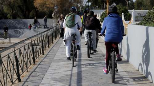 Σαν να είναι καλοκαίρι: Ζέστη, υγρασία και λίγες νεφώσεις