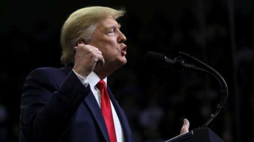 Ξεσάλωσε ο Τραμπ: Κομμουνιστής ο Σάντερς, κοιμήσης ο Μπάιντεν