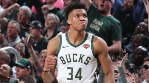 Άγγιξε το triple double ο Giannis