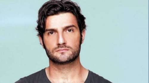 Ο γοητευτικός Νίκος Κουρής παρουσιαστής στην ΕΡΤ: Αυτή είναι η εκπομπή του