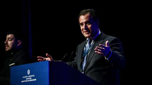 Κόντρα Αδωνι-Παππά για την α κατοικία- “Τι να σου πω καημένε που κρύβεσαι”