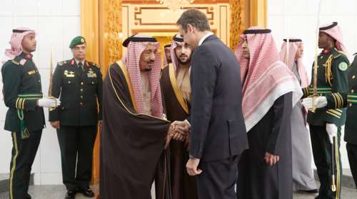 Συνάντηση Μητσοτάκη με βασιλιά Σαλμάν: Συνεργασία σε επενδύσεις, άμυνα