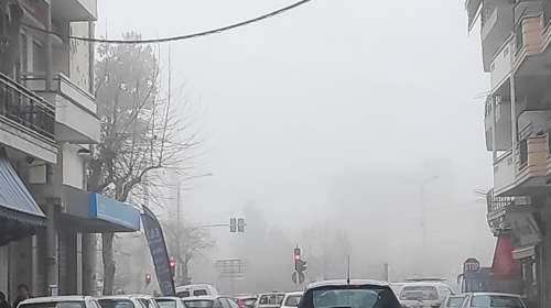 Απίστευτες εικόνες στην Κομοτηνή: «Βυθίστηκε» στην ομίχλη η πόλη
