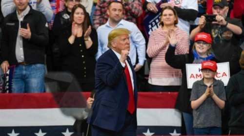 Φιάσκο στην Άιοβα με τους Δημοκρατικούς - Σάρωσε ο Τραμπ