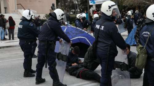 Εκρηκτική κατάσταση: Νέα διαδήλωση μεταναστών στη Λέσβο