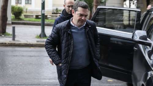 Πολύ «μουτρωμένος» ο Τσίπρας στην Πολιτική Γραμματεία ΣΥΡΙΖΑ