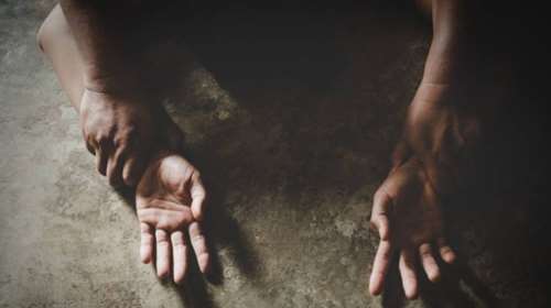 Φρίκη: Απήγαγαν, βίαζαν και ξυλοκοπούσαν γυναίκες στην Αθήνα