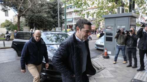 ΣΥΡΙΖΑ: «Φρένο» στις εσωκομματικές τριβές - Αναβολή της ΚΕ