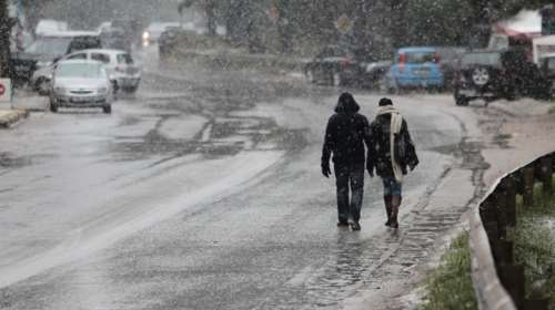 Βαρυχειμωνιά με τσουχτερό κρύο - Χιόνια ακόμα και στην Αττική