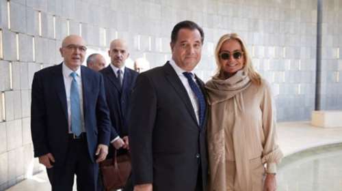 «Αγαπημένος φίλος»: H σέλφι Μαρέβας με Άδωνι στο Άμπου Ντάμπι