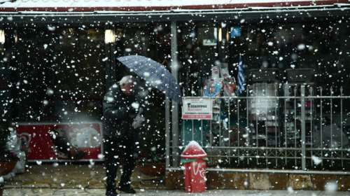 Σε κλοιό χιονιά η Αττική - Έντονα φαινόμενα τις επόμενες ώρες